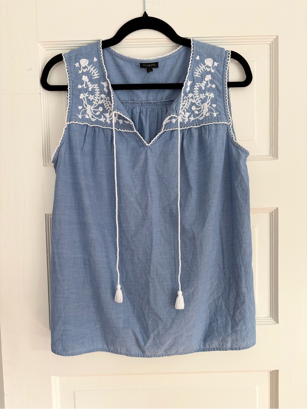 100% Cotton Sweet Sleevless Top. Blue w White Embroidery Medium. Preppy Comfy